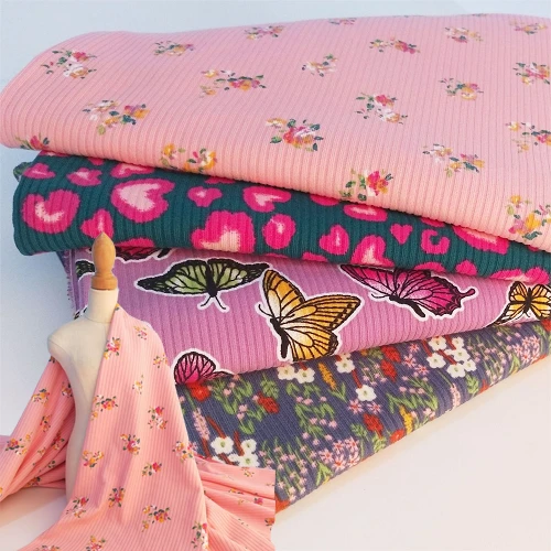 Rippenstoff mit Jacquard-Druck