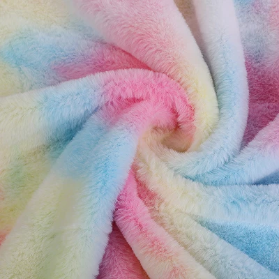 Kunstpelzstoff mit Regenbogen-Kaninchen