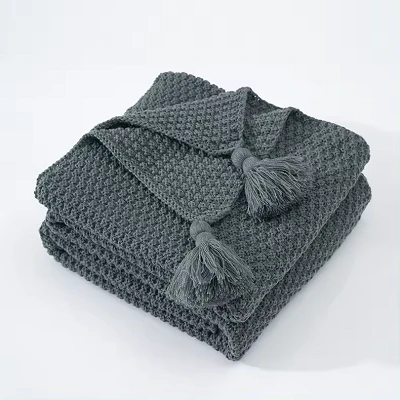 Feste farbgestrickte Quastendecke